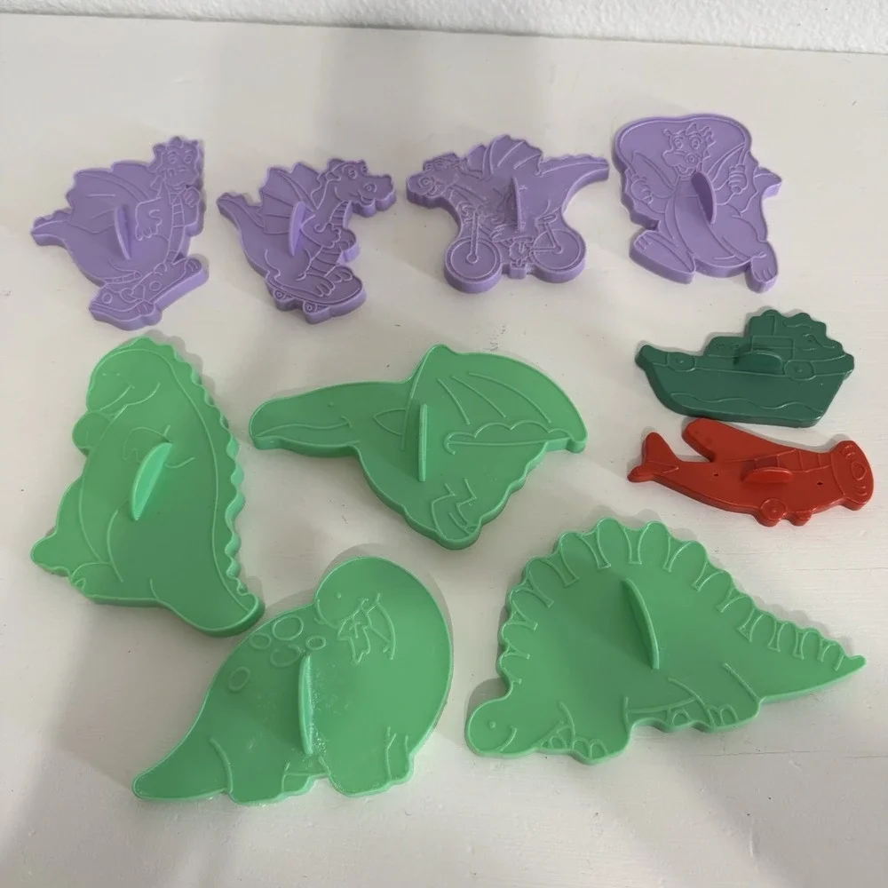 Wilson Vintage Plastic Cookie Cutters‎ Dinosaurs Dragons Boat and Plane 1988-90